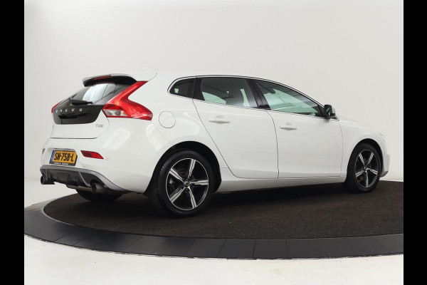 Volvo V40 2.0 T4 Business Sport | Stoelverwarming | Leder/Alcantara | Full LED | Navigatie | Climate control | Climate control | Parkeerhulp | R-Design