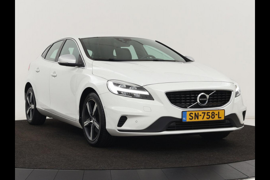 Volvo V40 2.0 T4 Business Sport | Stoelverwarming | Leder/Alcantara | Full LED | Navigatie | Climate control | Climate control | Parkeerhulp | R-Design