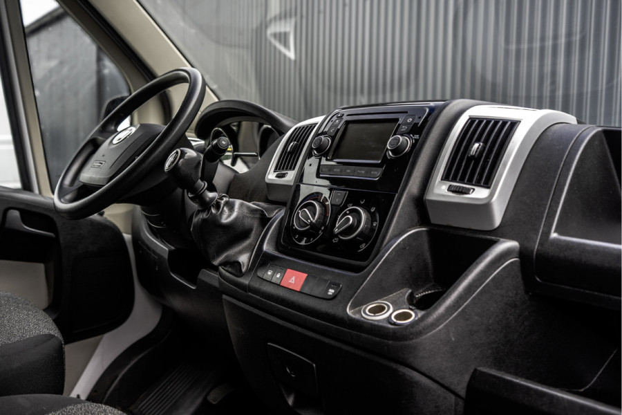 Fiat Ducato **2.3 MultiJet | Bakwagen met Laadklep | 131 PK | Cruise | Airco**