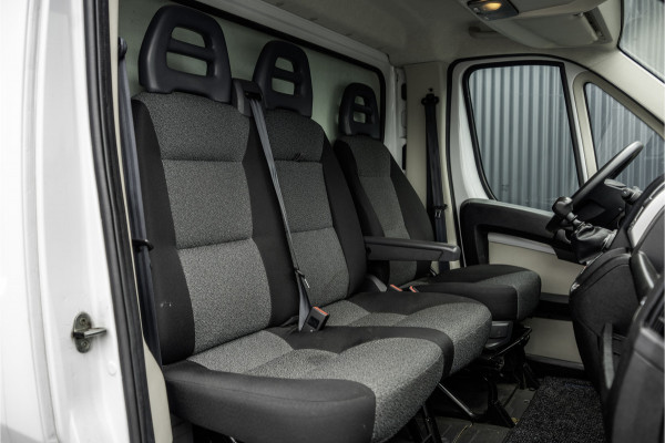 Fiat Ducato **2.3 MultiJet | Bakwagen met Laadklep | 131 PK | Cruise | Airco**