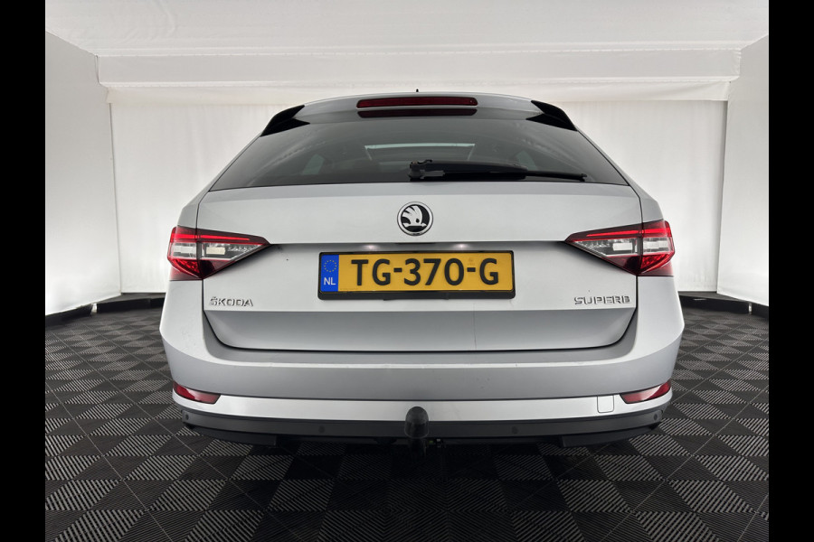 Škoda Superb Combi 1.6 TDI Clever Edition (INCL-BTW) Aut. *PANO | BI-XENON | MEMORY-PACK | NAVI-FULLMAP | HEATED-COMFORTSEATS | ECC | PRIVACY-GLASS | PARKPILOT | SHIFT-PADDLES | AMUNDSEN-AUDIO | CRUISE | TOWBAR | 17''ALU*
