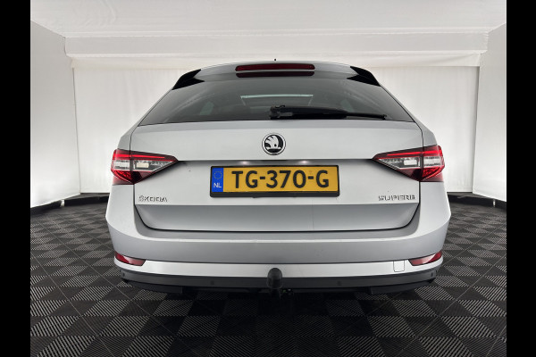 Škoda Superb Combi 1.6 TDI Clever Edition (INCL-BTW) Aut. *PANO | BI-XENON | MEMORY-PACK | NAVI-FULLMAP | HEATED-COMFORTSEATS | ECC | PRIVACY-GLASS | PARKPILOT | SHIFT-PADDLES | AMUNDSEN-AUDIO | CRUISE | TOWBAR | 17''ALU*