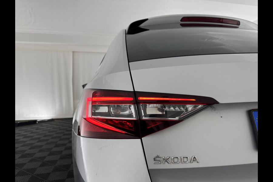 Škoda Superb Combi 1.6 TDI Clever Edition (INCL-BTW) Aut. *PANO | BI-XENON | MEMORY-PACK | NAVI-FULLMAP | HEATED-COMFORTSEATS | ECC | PRIVACY-GLASS | PARKPILOT | SHIFT-PADDLES | AMUNDSEN-AUDIO | CRUISE | TOWBAR | 17''ALU*