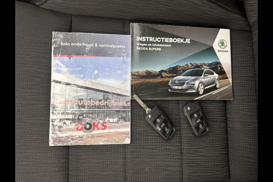 Škoda Superb Combi 1.6 TDI Clever Edition (INCL-BTW) Aut. *PANO | BI-XENON | MEMORY-PACK | NAVI-FULLMAP | HEATED-COMFORTSEATS | ECC | PRIVACY-GLASS | PARKPILOT | SHIFT-PADDLES | AMUNDSEN-AUDIO | CRUISE | TOWBAR | 17''ALU*