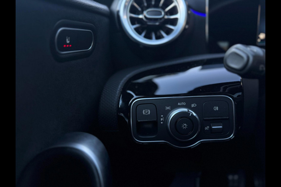 Mercedes-Benz A-Klasse 250 eAut. 218PK e AMG Line leder Pano Burmester Surround