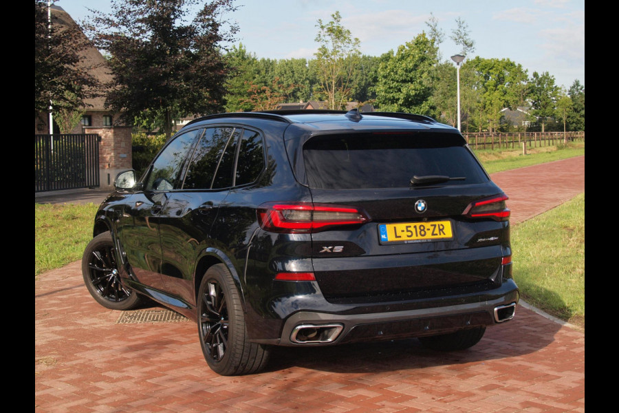 BMW X5 xDrive45e High Executive | M-Pakket | Glazen Panorama-dak | Camera | NL-Auto |
