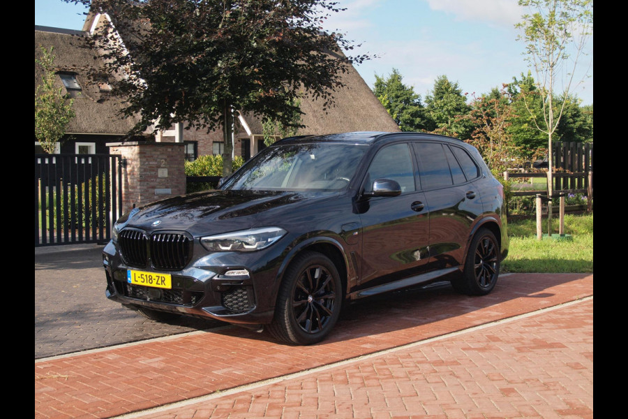 BMW X5 xDrive45e High Executive | M-Pakket | Glazen Panorama-dak | Camera | NL-Auto |