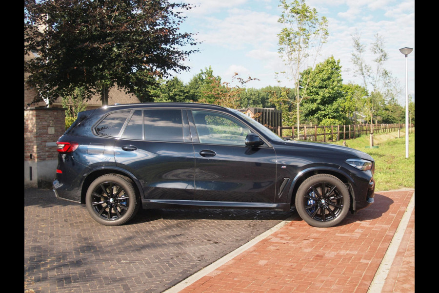 BMW X5 xDrive45e High Executive | M-Pakket | Glazen Panorama-dak | Camera | NL-Auto |