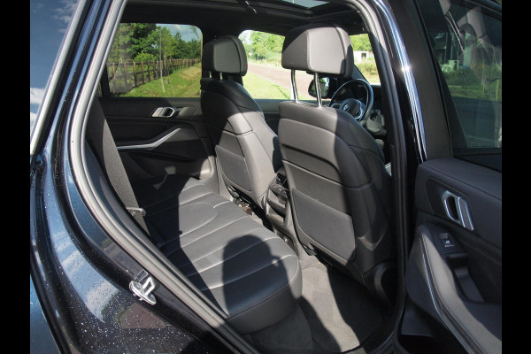 BMW X5 xDrive45e High Executive | M-Pakket | Glazen Panorama-dak | Camera | NL-Auto |