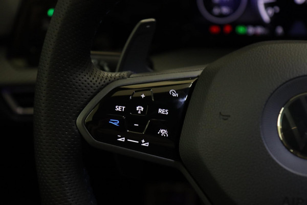 Volkswagen Golf 2.0 TSI R 4Motion Akra/Pano/Camera/Carplay/VOL