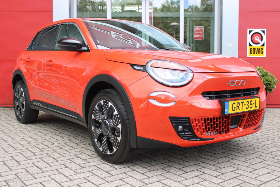 Fiat 600 1.2 110PK Hybrid LA PRIMA | NAVIGATIE | LEDEREN BEKLEDING | ELEKTRISCH BEDIENBARE BESTUURDERSSTOEL MET MASSAGE FUNCTIE | VOORSTOELEN VERWARMD | KEYLESS ENTRY | ADAPTIVE CRUISE CONTROL | SCHAKELFLIPPERS | APPLE CARPLAY | ACHTERUITRIJ CAMERA | DODEHOEKDETECTIE | DAB+ RADIO | DRAADLOOS LADEN |