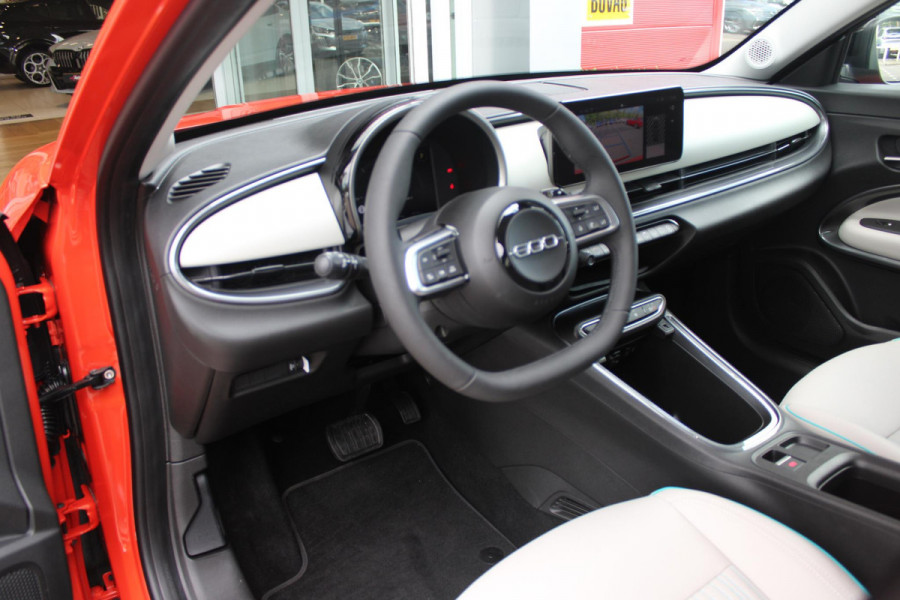 Fiat 600 1.2 110PK Hybrid LA PRIMA | NAVIGATIE | LEDEREN BEKLEDING | ELEKTRISCH BEDIENBARE BESTUURDERSSTOEL MET MASSAGE FUNCTIE | VOORSTOELEN VERWARMD | KEYLESS ENTRY | ADAPTIVE CRUISE CONTROL | SCHAKELFLIPPERS | APPLE CARPLAY | ACHTERUITRIJ CAMERA | DODEHOEKDETECTIE | DAB+ RADIO | DRAADLOOS LADEN |
