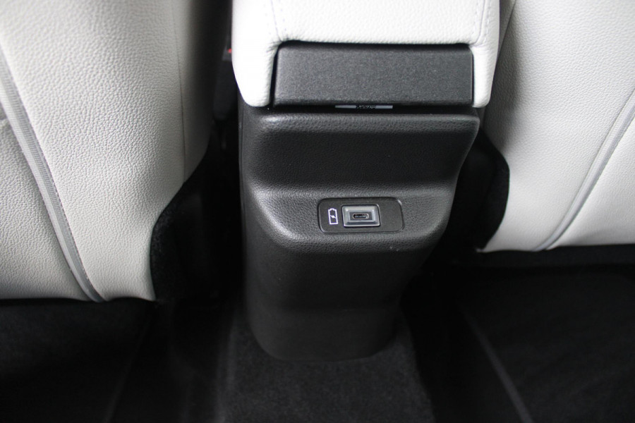 Fiat 600 1.2 110PK Hybrid LA PRIMA | NAVIGATIE | LEDEREN BEKLEDING | ELEKTRISCH BEDIENBARE BESTUURDERSSTOEL MET MASSAGE FUNCTIE | VOORSTOELEN VERWARMD | KEYLESS ENTRY | ADAPTIVE CRUISE CONTROL | SCHAKELFLIPPERS | APPLE CARPLAY | ACHTERUITRIJ CAMERA | DODEHOEKDETECTIE | DAB+ RADIO | DRAADLOOS LADEN |