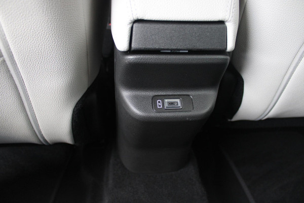 Fiat 600 1.2 110PK Hybrid LA PRIMA | NAVIGATIE | LEDEREN BEKLEDING | ELEKTRISCH BEDIENBARE BESTUURDERSSTOEL MET MASSAGE FUNCTIE | VOORSTOELEN VERWARMD | KEYLESS ENTRY | ADAPTIVE CRUISE CONTROL | SCHAKELFLIPPERS | APPLE CARPLAY | ACHTERUITRIJ CAMERA | DODEHOEKDETECTIE | DAB+ RADIO | DRAADLOOS LADEN |