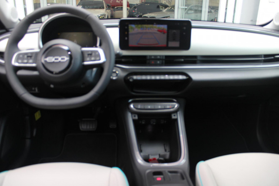 Fiat 600 1.2 110PK Hybrid LA PRIMA | NAVIGATIE | LEDEREN BEKLEDING | ELEKTRISCH BEDIENBARE BESTUURDERSSTOEL MET MASSAGE FUNCTIE | VOORSTOELEN VERWARMD | KEYLESS ENTRY | ADAPTIVE CRUISE CONTROL | SCHAKELFLIPPERS | APPLE CARPLAY | ACHTERUITRIJ CAMERA | DODEHOEKDETECTIE | DAB+ RADIO | DRAADLOOS LADEN |