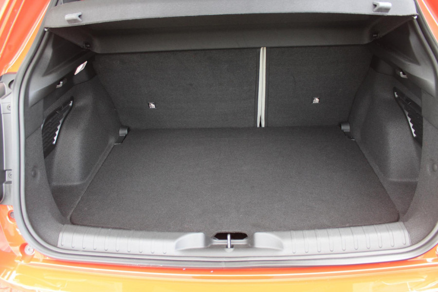 Fiat 600 1.2 110PK Hybrid LA PRIMA | NAVIGATIE | LEDEREN BEKLEDING | ELEKTRISCH BEDIENBARE BESTUURDERSSTOEL MET MASSAGE FUNCTIE | VOORSTOELEN VERWARMD | KEYLESS ENTRY | ADAPTIVE CRUISE CONTROL | SCHAKELFLIPPERS | APPLE CARPLAY | ACHTERUITRIJ CAMERA | DODEHOEKDETECTIE | DAB+ RADIO | DRAADLOOS LADEN |