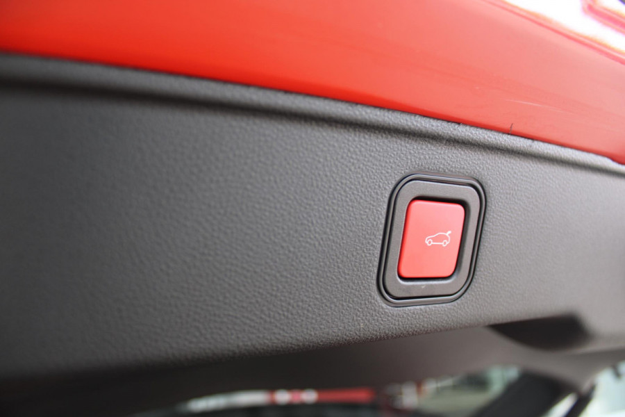 Fiat 600 1.2 110PK Hybrid LA PRIMA | NAVIGATIE | LEDEREN BEKLEDING | ELEKTRISCH BEDIENBARE BESTUURDERSSTOEL MET MASSAGE FUNCTIE | VOORSTOELEN VERWARMD | KEYLESS ENTRY | ADAPTIVE CRUISE CONTROL | SCHAKELFLIPPERS | APPLE CARPLAY | ACHTERUITRIJ CAMERA | DODEHOEKDETECTIE | DAB+ RADIO | DRAADLOOS LADEN |