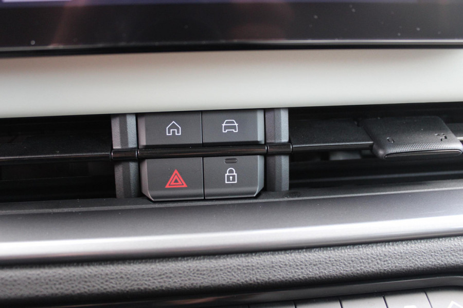 Fiat 600 1.2 110PK Hybrid LA PRIMA | NAVIGATIE | LEDEREN BEKLEDING | ELEKTRISCH BEDIENBARE BESTUURDERSSTOEL MET MASSAGE FUNCTIE | VOORSTOELEN VERWARMD | KEYLESS ENTRY | ADAPTIVE CRUISE CONTROL | SCHAKELFLIPPERS | APPLE CARPLAY | ACHTERUITRIJ CAMERA | DODEHOEKDETECTIE | DAB+ RADIO | DRAADLOOS LADEN |