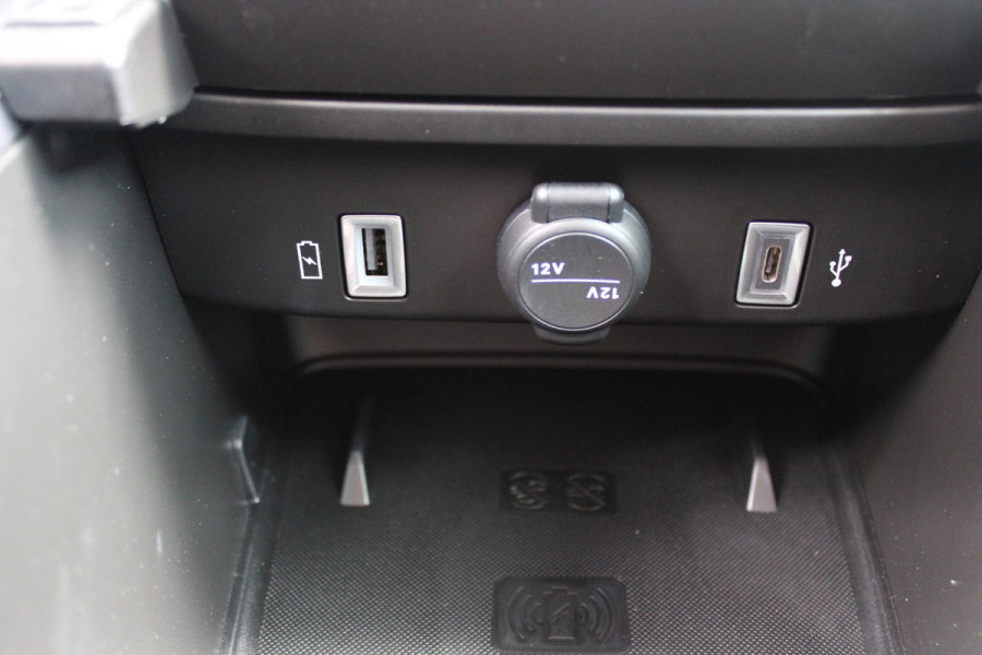 Fiat 600 1.2 110PK Hybrid LA PRIMA | NAVIGATIE | LEDEREN BEKLEDING | ELEKTRISCH BEDIENBARE BESTUURDERSSTOEL MET MASSAGE FUNCTIE | VOORSTOELEN VERWARMD | KEYLESS ENTRY | ADAPTIVE CRUISE CONTROL | SCHAKELFLIPPERS | APPLE CARPLAY | ACHTERUITRIJ CAMERA | DODEHOEKDETECTIE | DAB+ RADIO | DRAADLOOS LADEN |