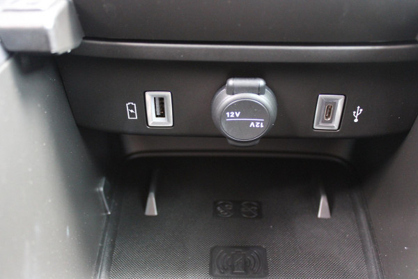 Fiat 600 1.2 110PK Hybrid LA PRIMA | NAVIGATIE | LEDEREN BEKLEDING | ELEKTRISCH BEDIENBARE BESTUURDERSSTOEL MET MASSAGE FUNCTIE | VOORSTOELEN VERWARMD | KEYLESS ENTRY | ADAPTIVE CRUISE CONTROL | SCHAKELFLIPPERS | APPLE CARPLAY | ACHTERUITRIJ CAMERA | DODEHOEKDETECTIE | DAB+ RADIO | DRAADLOOS LADEN |