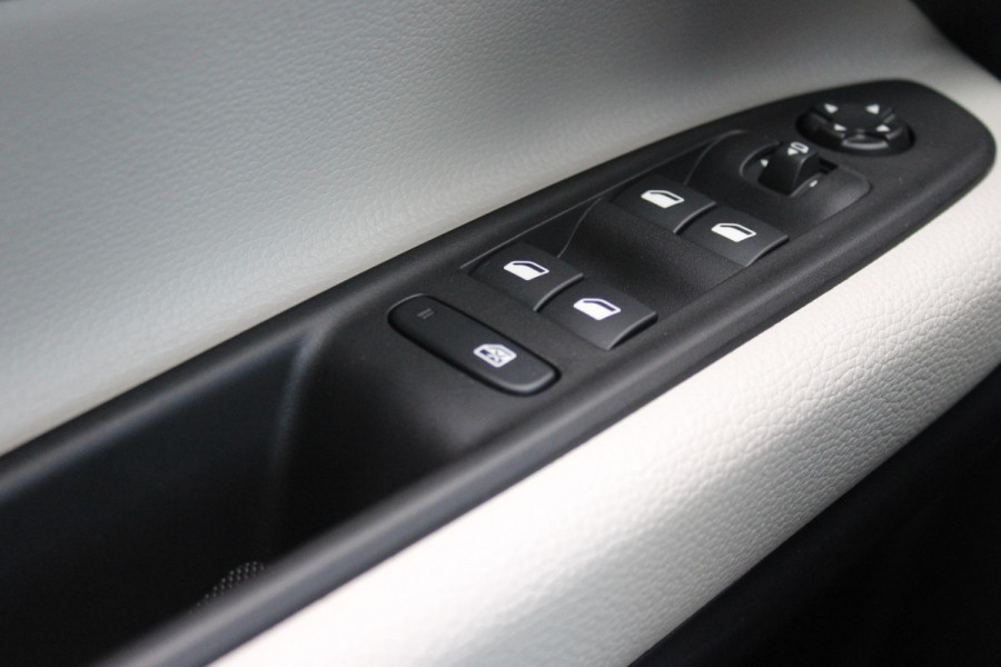 Fiat 600 1.2 110PK Hybrid LA PRIMA | NAVIGATIE | LEDEREN BEKLEDING | ELEKTRISCH BEDIENBARE BESTUURDERSSTOEL MET MASSAGE FUNCTIE | VOORSTOELEN VERWARMD | KEYLESS ENTRY | ADAPTIVE CRUISE CONTROL | SCHAKELFLIPPERS | APPLE CARPLAY | ACHTERUITRIJ CAMERA | DODEHOEKDETECTIE | DAB+ RADIO | DRAADLOOS LADEN |