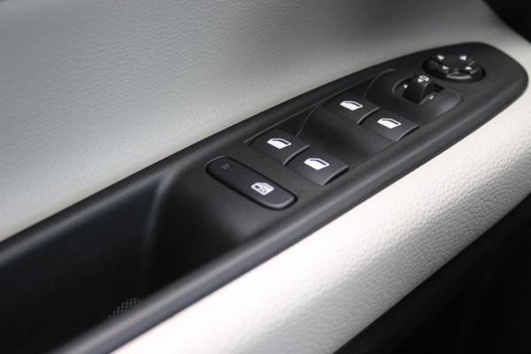Fiat 600 1.2 110PK Hybrid LA PRIMA | NAVIGATIE | LEDEREN BEKLEDING | ELEKTRISCH BEDIENBARE BESTUURDERSSTOEL MET MASSAGE FUNCTIE | VOORSTOELEN VERWARMD | KEYLESS ENTRY | ADAPTIVE CRUISE CONTROL | SCHAKELFLIPPERS | APPLE CARPLAY | ACHTERUITRIJ CAMERA | DODEHOEKDETECTIE | DAB+ RADIO | DRAADLOOS LADEN |