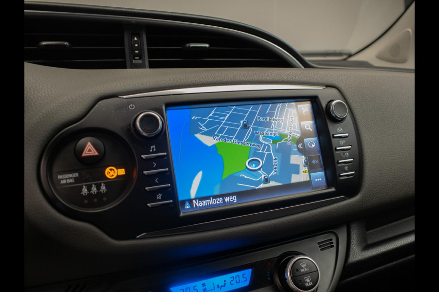 Toyota Yaris 1.5 Hybrid Active (NAVI,LED,CRUISE,CAMERA,SPORTSTOELEN,CLIMATE,GETINT,PDC,NETTESTAAT)