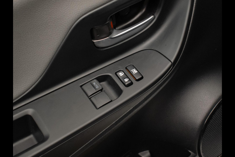 Toyota Yaris 1.5 Hybrid Active (NAVI,LED,CRUISE,CAMERA,SPORTSTOELEN,CLIMATE,GETINT,PDC,NETTESTAAT)