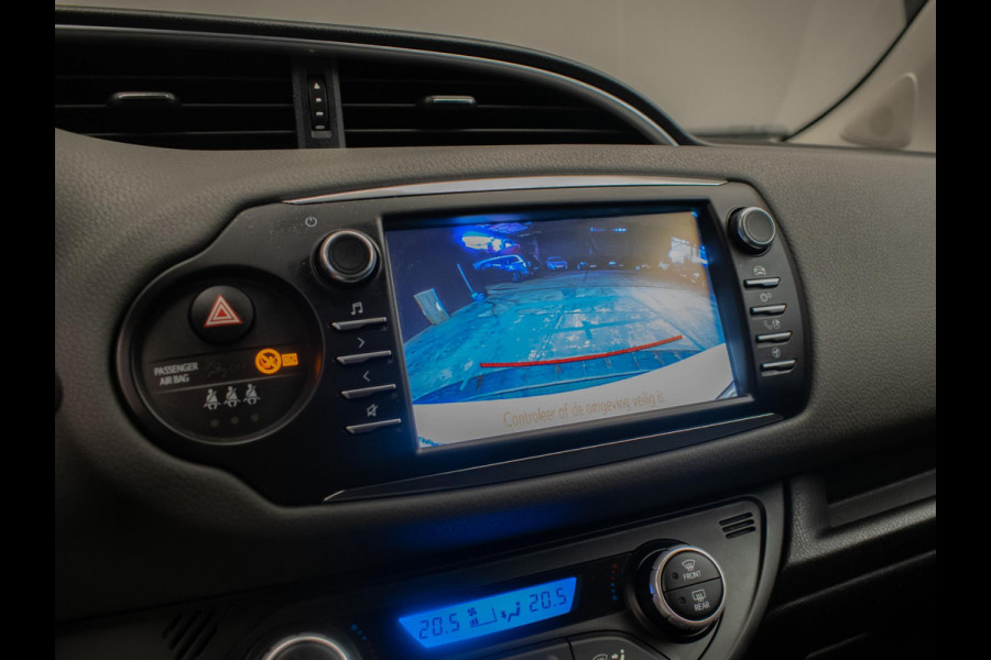 Toyota Yaris 1.5 Hybrid Active (NAVI,LED,CRUISE,CAMERA,SPORTSTOELEN,CLIMATE,GETINT,PDC,NETTESTAAT)