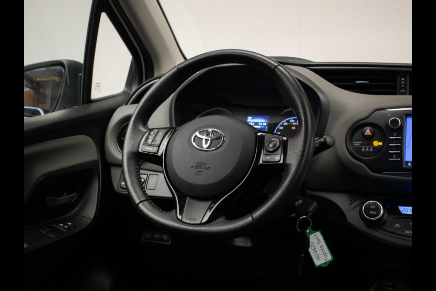 Toyota Yaris 1.5 Hybrid Active (NAVI,LED,CRUISE,CAMERA,SPORTSTOELEN,CLIMATE,GETINT,PDC,NETTESTAAT)