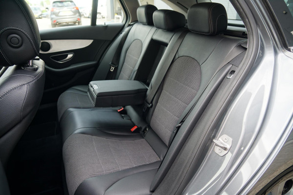 Mercedes-Benz C-Klasse Estate 220 CDI Sport Edition Premium Plus + TREKHAAK / NAVIGATIE / DODEHOEKDETECTIE / STOELVERWARMING