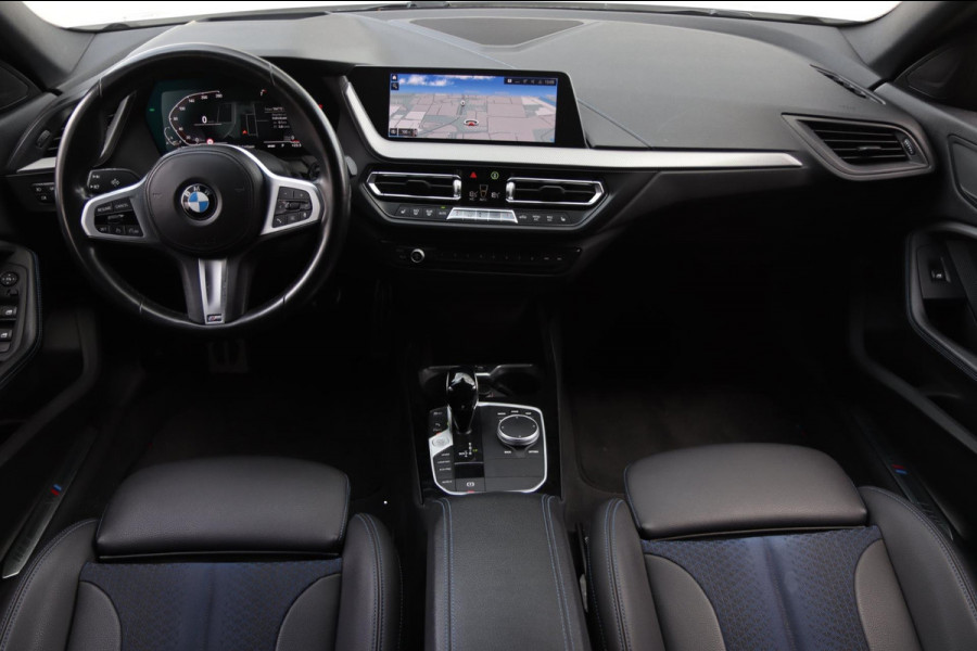 BMW 2 Serie Gran Coupé 218i M Sport / LIVE COCKPIT / HUD / CARPLAY / TREKHAAK / SFEERVERLICHTING