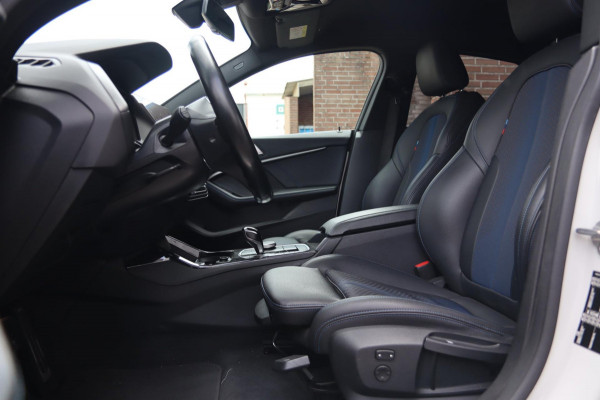 BMW 2 Serie Gran Coupé 218i M Sport / LIVE COCKPIT / HUD / CARPLAY / TREKHAAK / SFEERVERLICHTING