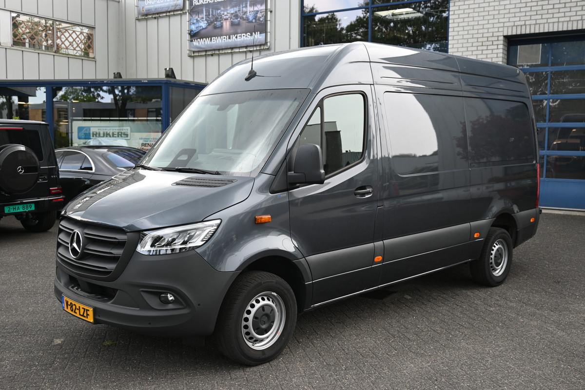Mercedes-Benz Sprinter 317 CDI L2H2 Pro HD LED, Navigatie, Aflegvak boven hemel, Draadloos opladen, Etc. Mercedes-Benz Sprinter 317 CDI L2H2 Pro HD LED, Navigatie, Aflegvak boven hemel, Draadloos opladen, Etc.