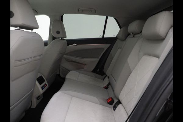 Volkswagen Golf 1.4 eHybrid Style 204PK | Massage | Head Up | Virtual | Keyless | Adaptive Cruise | Carplay | DAB