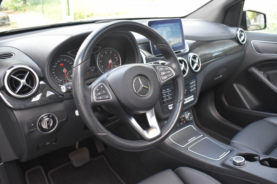 Mercedes-Benz B-Klasse 180 AMG-Line | Panoramadak | Carplay | Leder | Camera