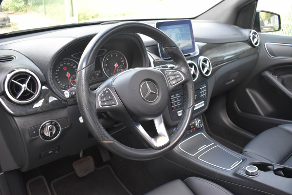 Mercedes-Benz B-Klasse 180 AMG-Line | Panoramadak | Carplay | Leder | Camera