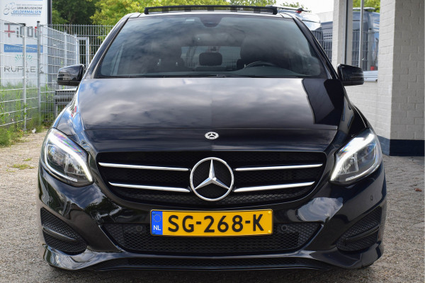 Mercedes-Benz B-Klasse 180 AMG-Line | Panoramadak | Carplay | Leder | Camera