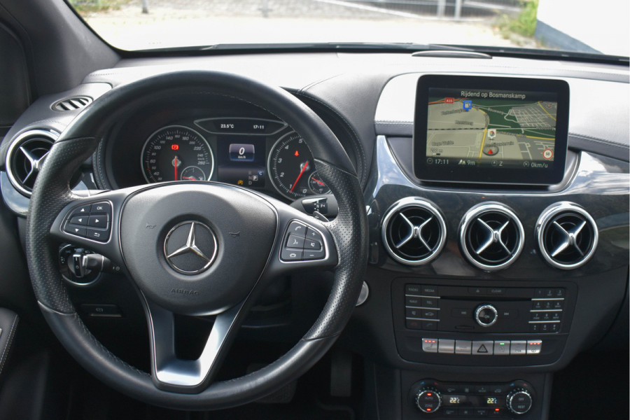 Mercedes-Benz B-Klasse 180 AMG-Line | Panoramadak | Carplay | Leder | Camera