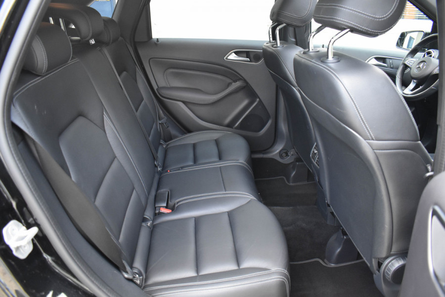Mercedes-Benz B-Klasse 180 AMG-Line | Panoramadak | Carplay | Leder | Camera