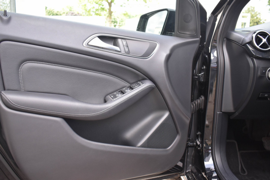 Mercedes-Benz B-Klasse 180 AMG-Line | Panoramadak | Carplay | Leder | Camera