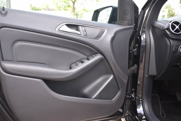 Mercedes-Benz B-Klasse 180 AMG-Line | Panoramadak | Carplay | Leder | Camera