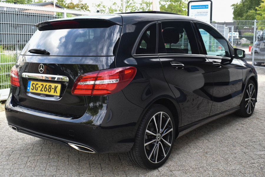 Mercedes-Benz B-Klasse 180 AMG-Line | Panoramadak | Carplay | Leder | Camera