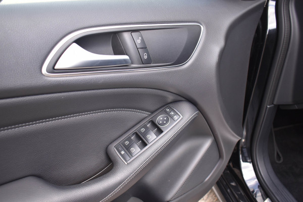 Mercedes-Benz B-Klasse 180 AMG-Line | Panoramadak | Carplay | Leder | Camera