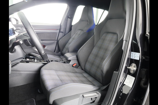 Volkswagen Golf 1.4 eHybrid GTE 245 pk Automaat (DSG) | Navigatie | Parkeersensoren (Park assist) | Adaptieve cruise control | Matrix LED koplampen | Stoelverwarming |