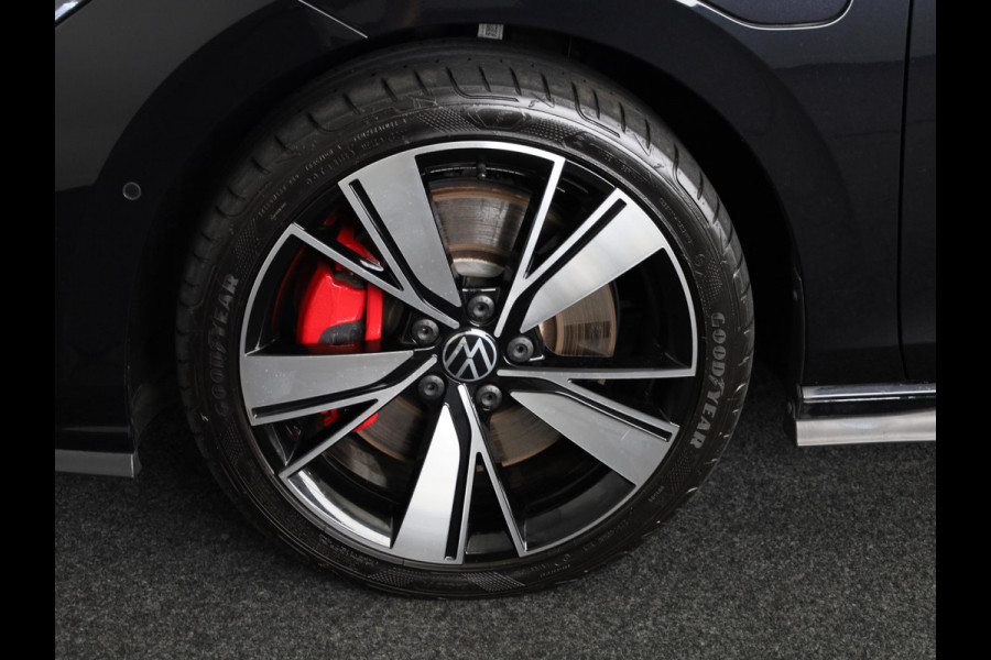 Volkswagen Golf 1.4 eHybrid GTE 245 pk Automaat (DSG) | Navigatie | Parkeersensoren (Park assist) | Adaptieve cruise control | Matrix LED koplampen | Stoelverwarming |