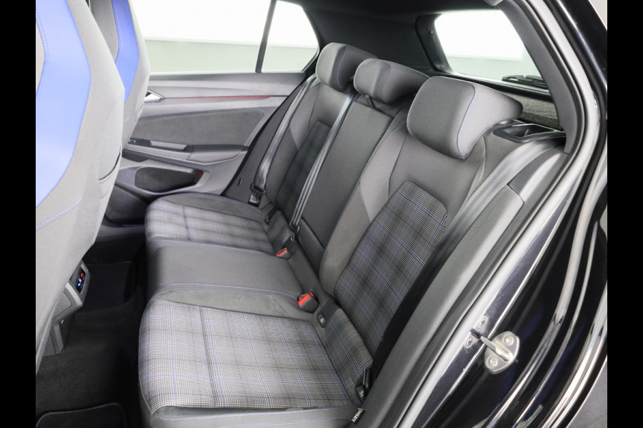 Volkswagen Golf 1.4 eHybrid GTE 245 pk Automaat (DSG) | Navigatie | Parkeersensoren (Park assist) | Adaptieve cruise control | Matrix LED koplampen | Stoelverwarming |