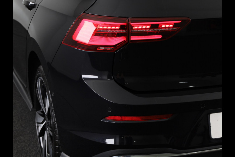Volkswagen Golf 1.4 eHybrid GTE 245 pk Automaat (DSG) | Navigatie | Parkeersensoren (Park assist) | Adaptieve cruise control | Matrix LED koplampen | Stoelverwarming |