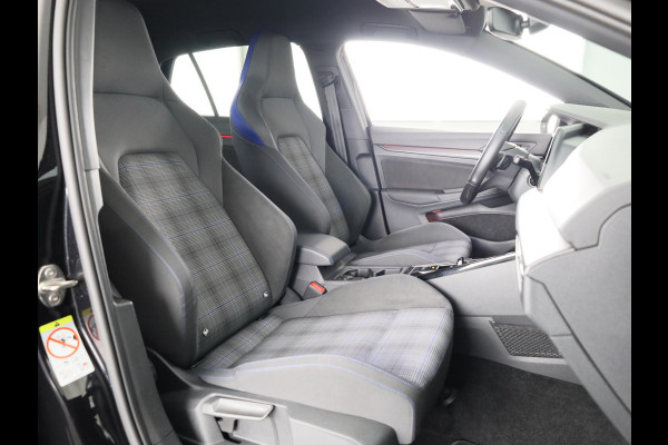Volkswagen Golf 1.4 eHybrid GTE 245 pk Automaat (DSG) | Navigatie | Parkeersensoren (Park assist) | Adaptieve cruise control | Matrix LED koplampen | Stoelverwarming |