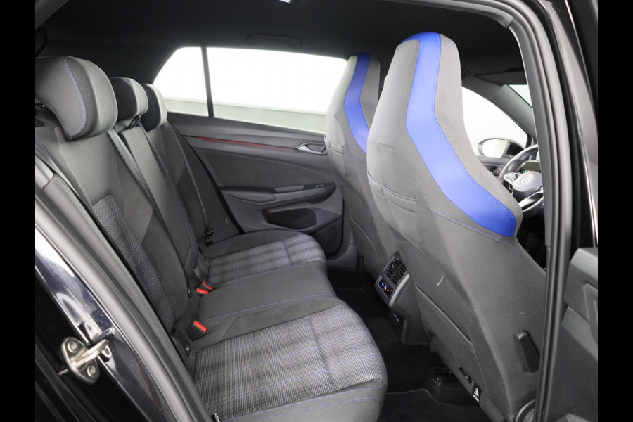 Volkswagen Golf 1.4 eHybrid GTE 245 pk Automaat (DSG) | Navigatie | Parkeersensoren (Park assist) | Adaptieve cruise control | Matrix LED koplampen | Stoelverwarming |